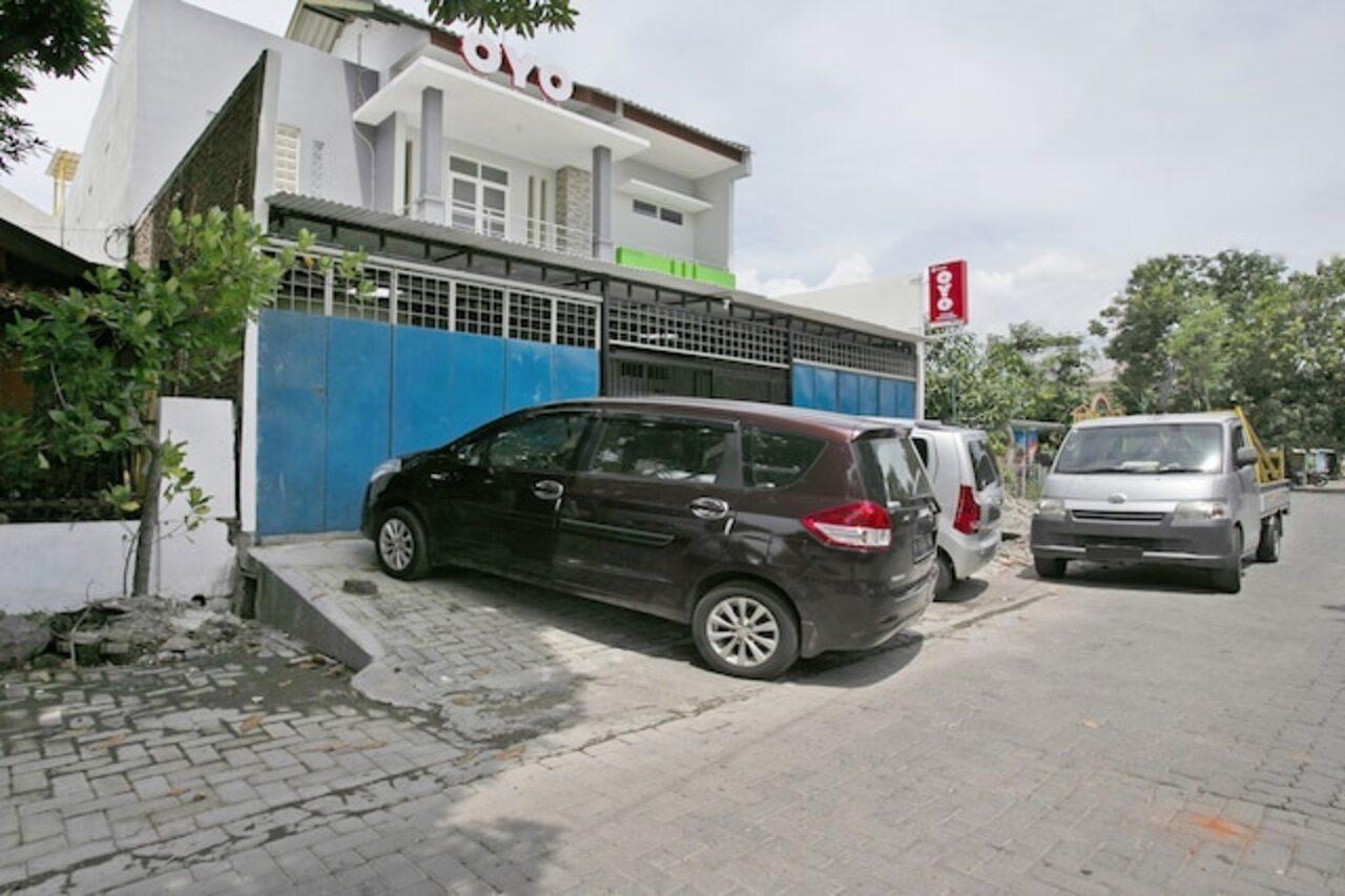 Reddoorz Near Bandara Ahmad Yani Semarang Hotel Exterior photo