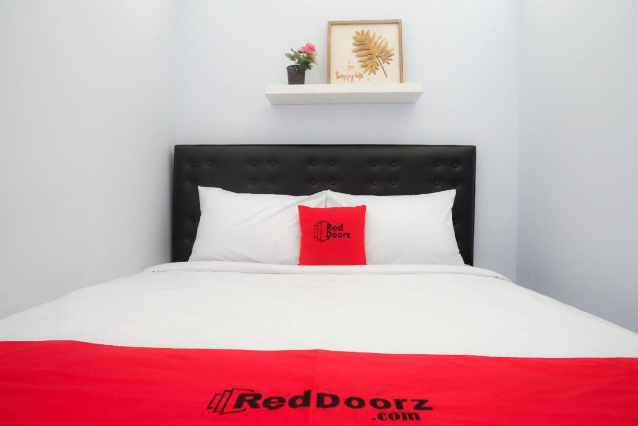 Reddoorz Near Bandara Ahmad Yani Semarang Hotel Exterior photo